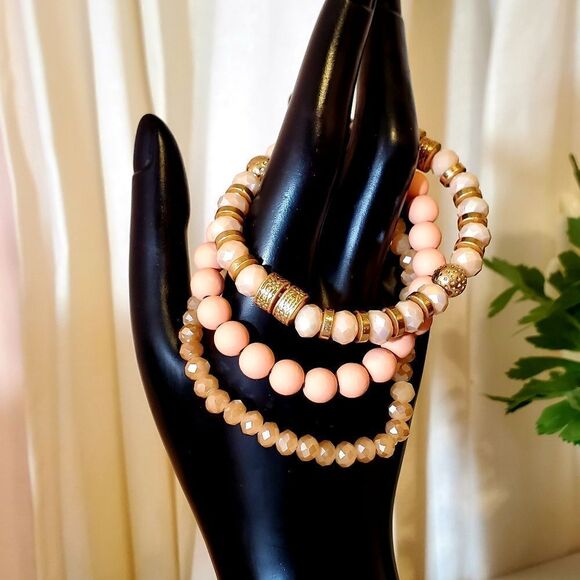 𝅺feeling Peachy Beaded Bracelet Set - Picture 5 of 7